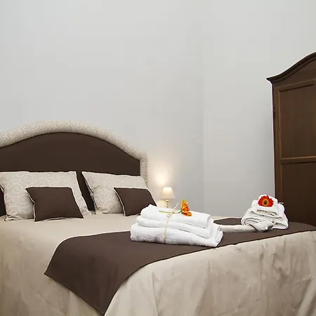 Palazzo Bianchi Domus Holidays Affittacamere Trani