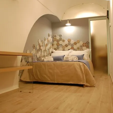 Palazzo Bianchi Domus Holidays Affittacamere Trani