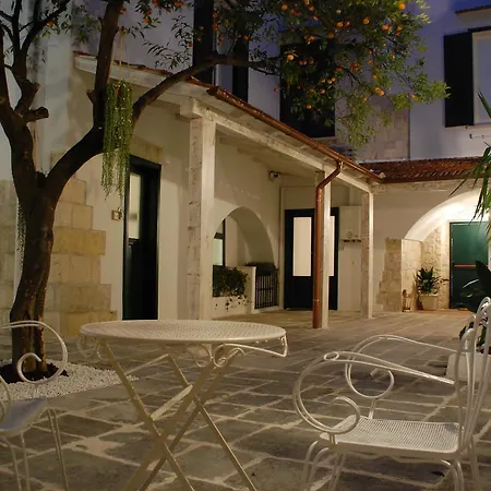 Palazzo Bianchi Domus Holidays Affittacamere Trani