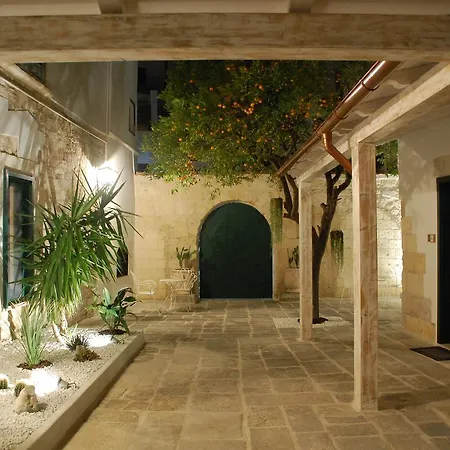 Palazzo Bianchi Domus Holidays Affittacamere 3*