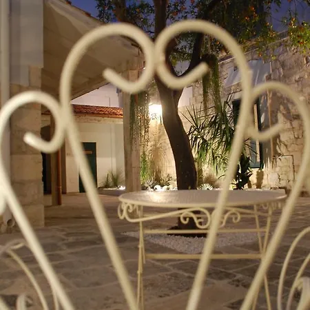 Palazzo Bianchi Domus Holidays 3* Trani