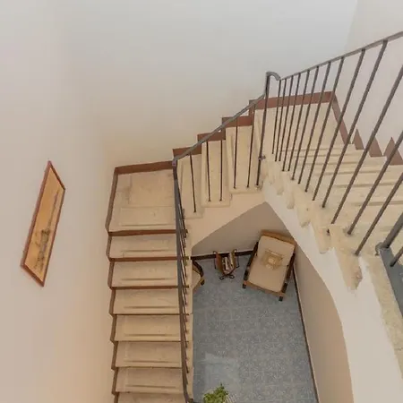 Palazzo Bianchi Domus Holidays Affittacamere