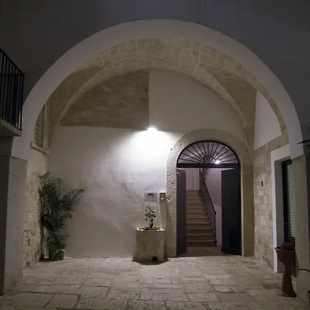 Palazzo Bianchi Domus Holidays Affittacamere Trani